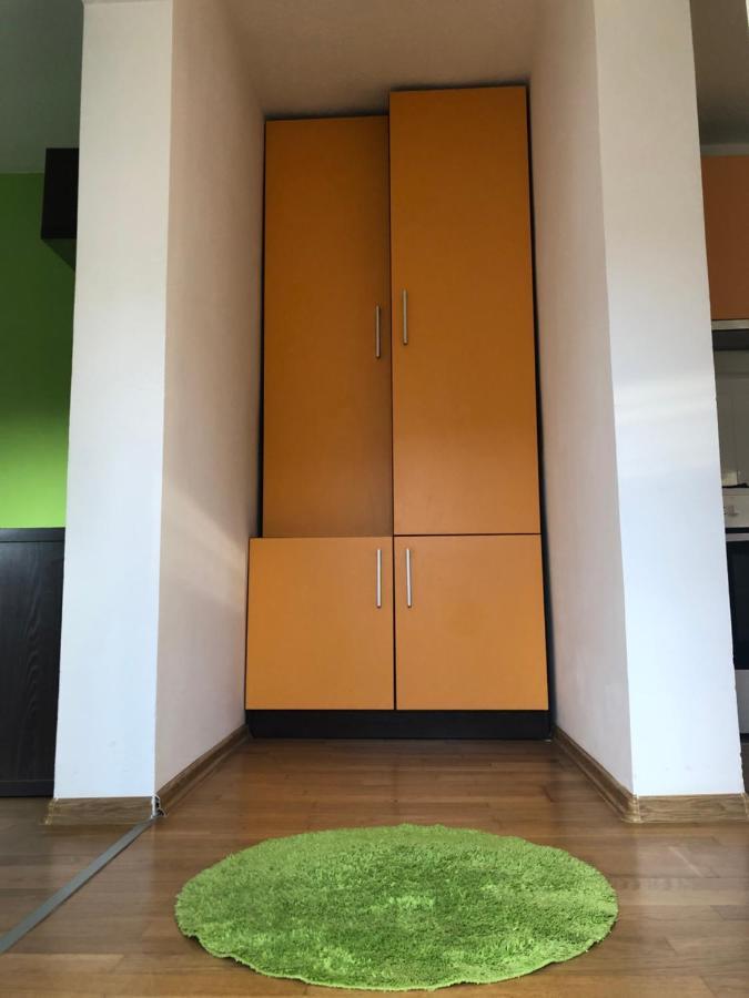 Apartment Incognito *